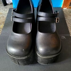 Gothic Platform Shows